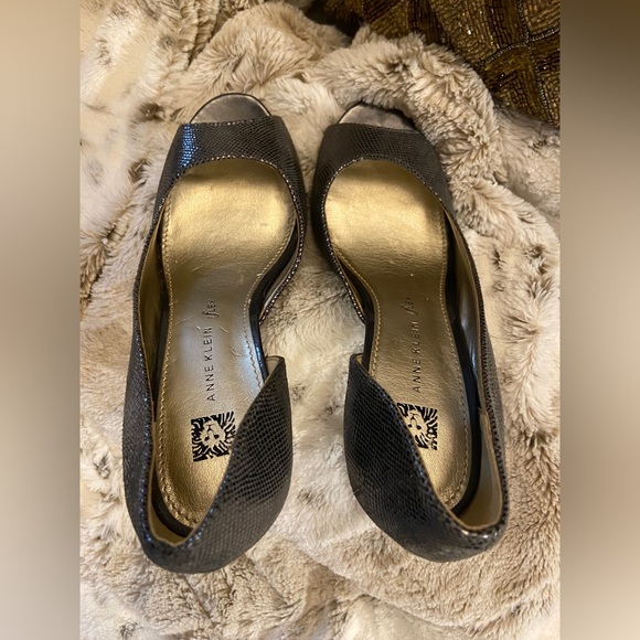 Anne Klein iFlex Womens Size 6.5 Silver Snakeskin Pattern Peep Toe Heels - Picture 7 of 12